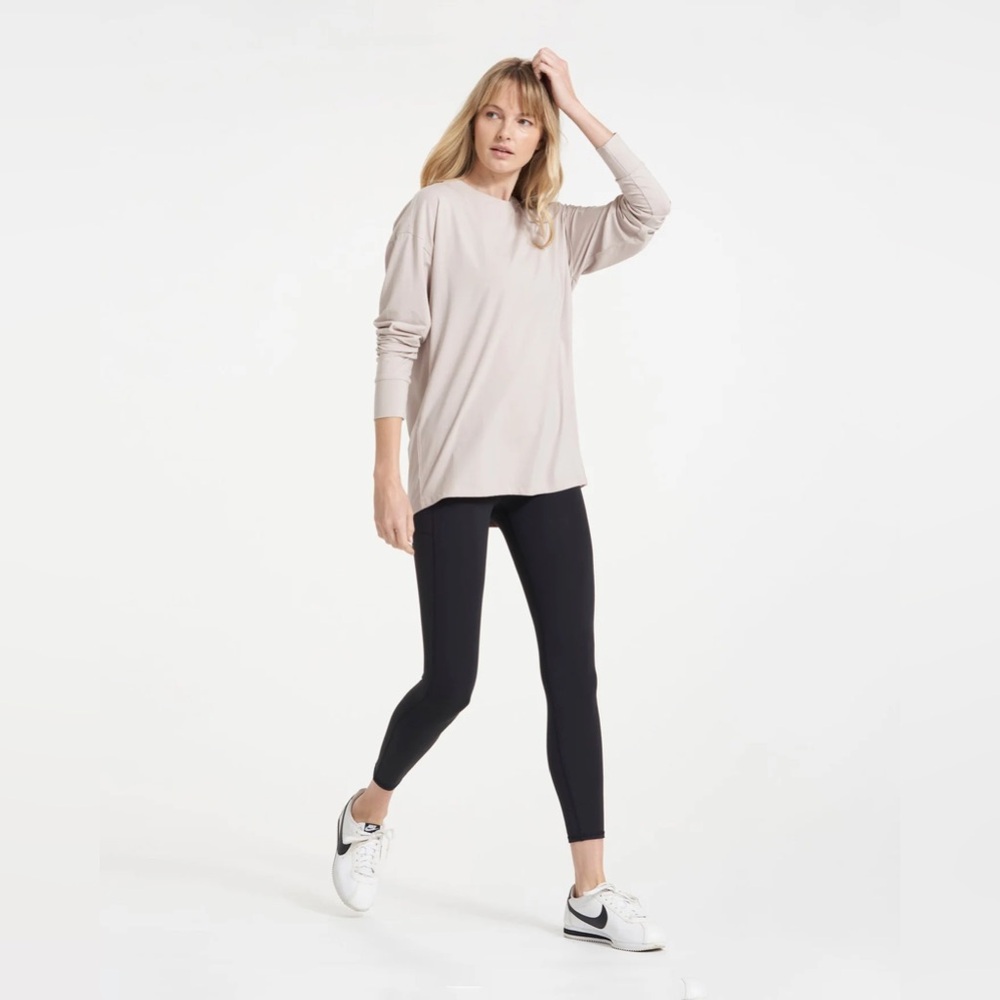 Vuori Women’s Classic Black Studio Pocket Leggings Short Inseam Size Large - Picture 1 of 14